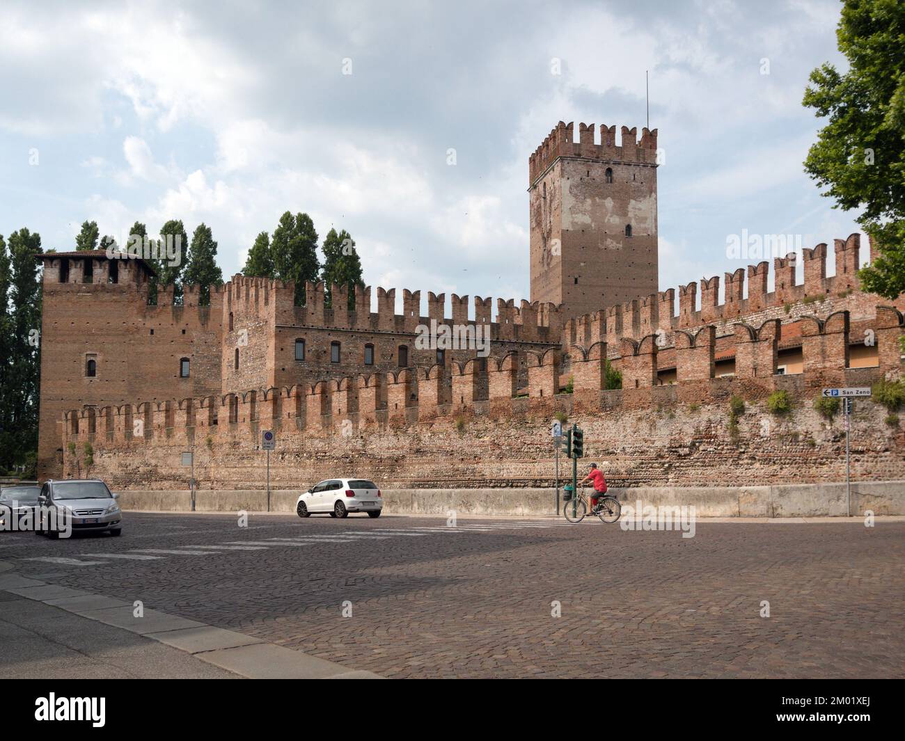 Tour et murs de Castelvecchio, le vieux château, le château du Moyen Age à Vérone, Italie Banque D'Images