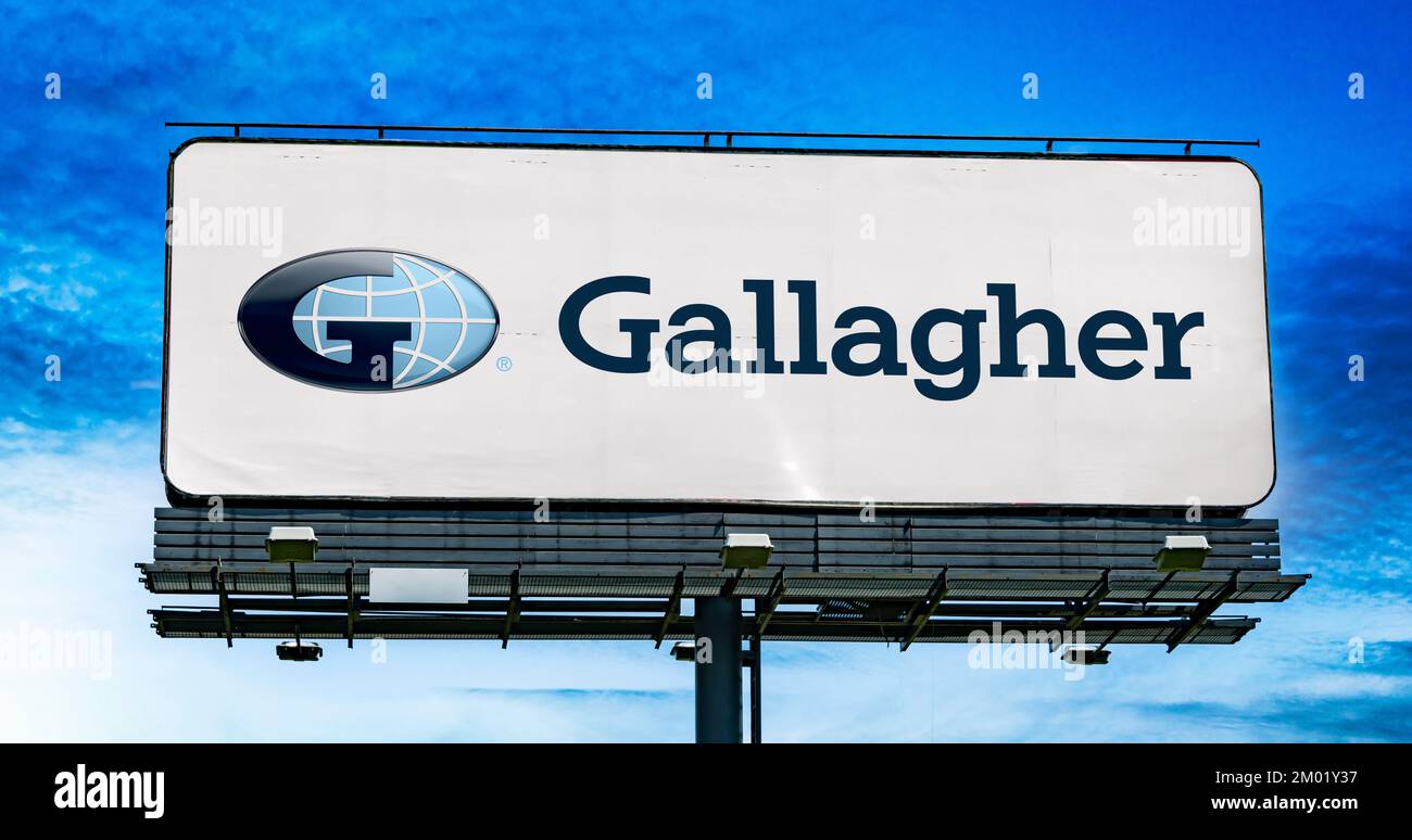 POZNAN, POL - SEP 13, 2022: Panneau publicitaire affichant le logo d'Arthur J. Gallagher and Co, une maison de courtage d'assurance et de gestion des risques à l'échelle mondiale Banque D'Images