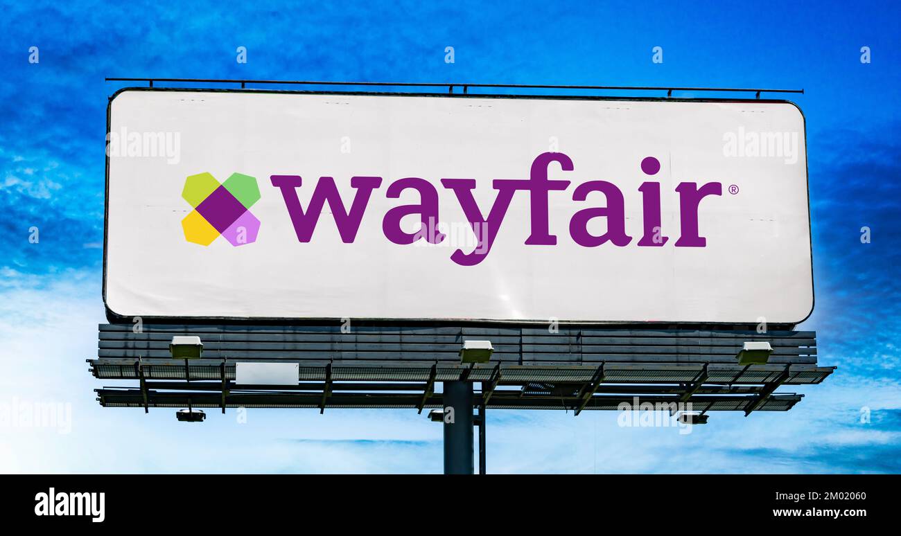 POZNAN, POL - 23 NOVEMBRE 2022: Panneau publicitaire affichant le logo de  Wayfair, une société de commerce électronique basée à Boston, Massachusetts  qui vend des meubles Photo Stock - Alamy