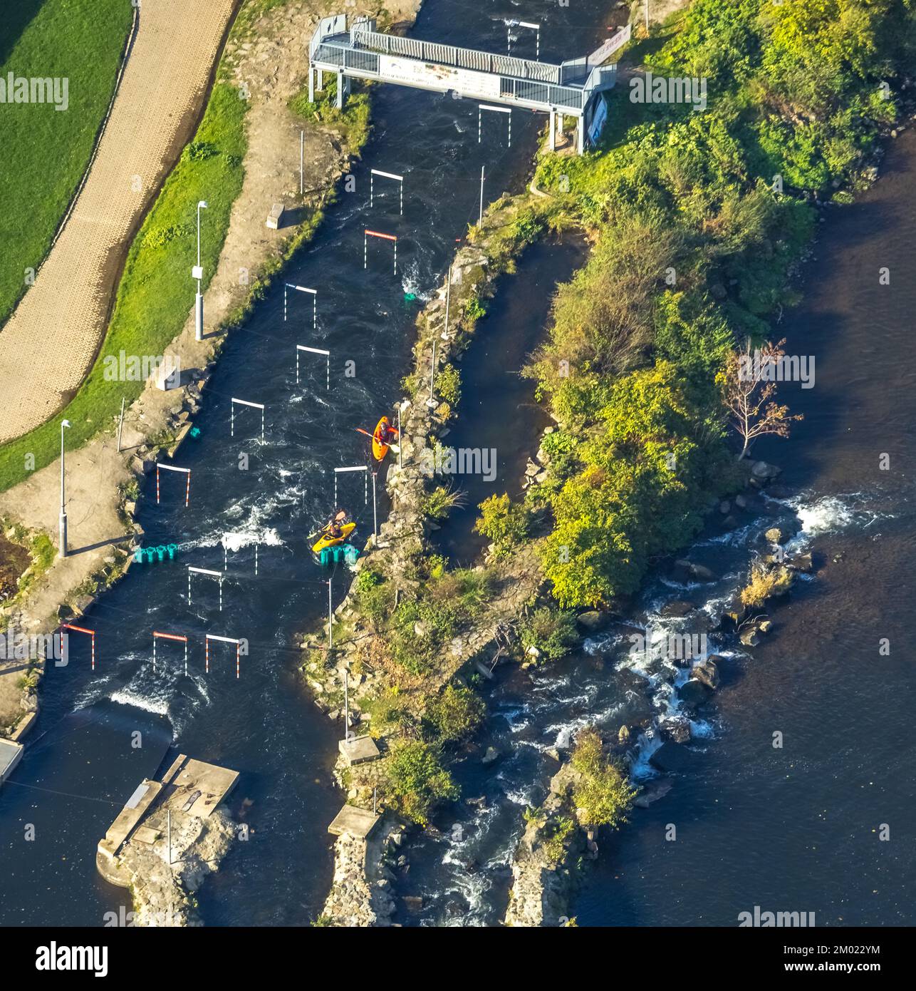 Vue aérienne, rivière Lenne, parcours de canoë, parcours de slalom de canoë, cours d'eau blanche, Hohenlimburg, Hagen, région de la Ruhr, Rhénanie-du-Nord-Westphalie, Allemagne, DE, Banque D'Images