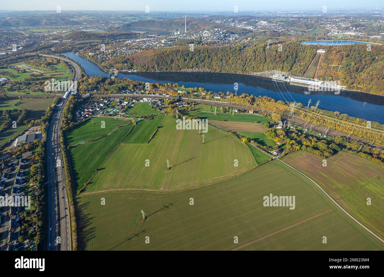 Luftbild, Hengsteysee, Herbstwald Ardeygebirge, Boele, Hagen, Ruhrgebiet, Nordrhein-Westfalen, Deutschland, Bahngleise, Bahnlinie, Bäume, Bäume Banque D'Images