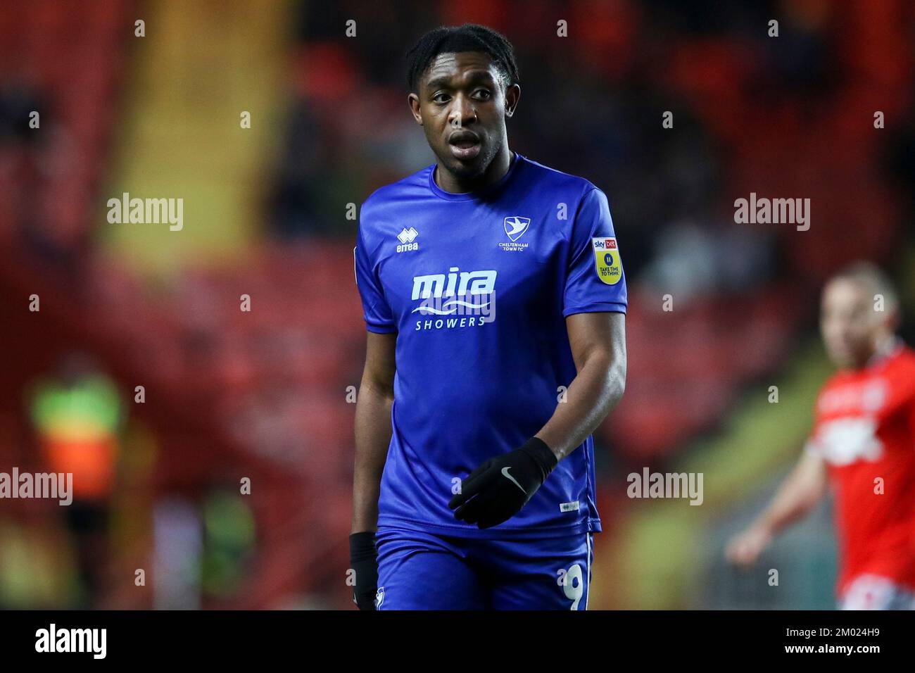 DaN n'Lundulu de Cheltenham Town lors du match Sky Bet League 1 entre Charlton Athletic et Cheltenham Town à The Valley, Londres, le vendredi 2nd décembre 2022. (Credit: Tom West | MI News) Credit: MI News & Sport /Alay Live News Banque D'Images