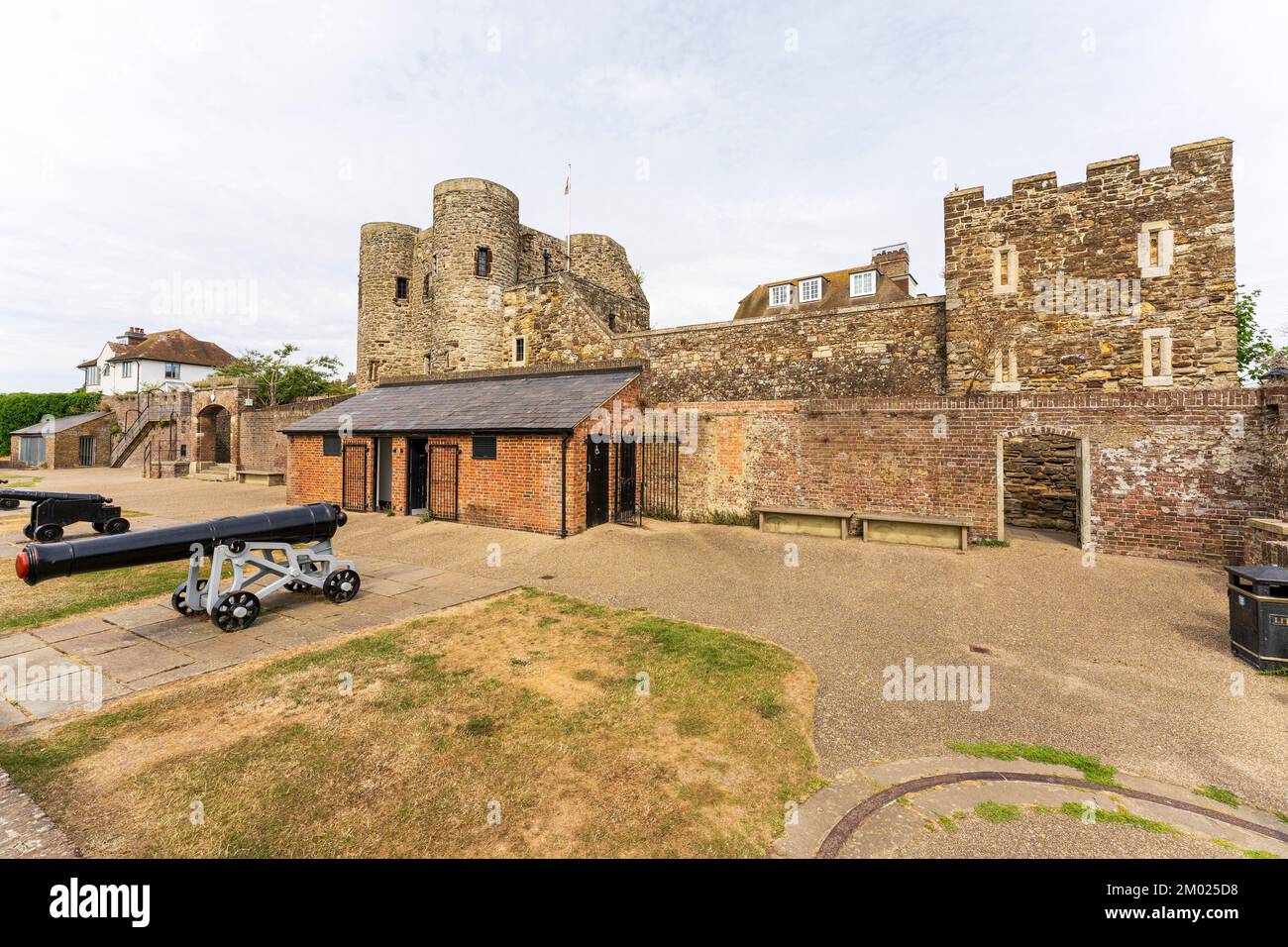 Château de seigle avec la Tour Ypres du 14th siècle, à l'avant se ...