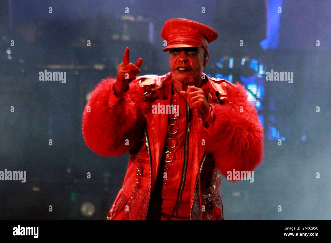 Toluca, Mexique. 02nd décembre 2022. 02 décembre 2022, Toluca, Mexique: Chanteur jusqu'à Lindemann du groupe allemand Rammstein, se produit sur la scène de l'Enfer pendant le festival de métaux Enfer et ciel au forum Pegasus. Sur 2 décembre 2022 à Toluca, Mexique. (Photo de Carlos Santiago/ Eyepix/NurPhoto) Credit: NurPhoto/Alay Live News Banque D'Images