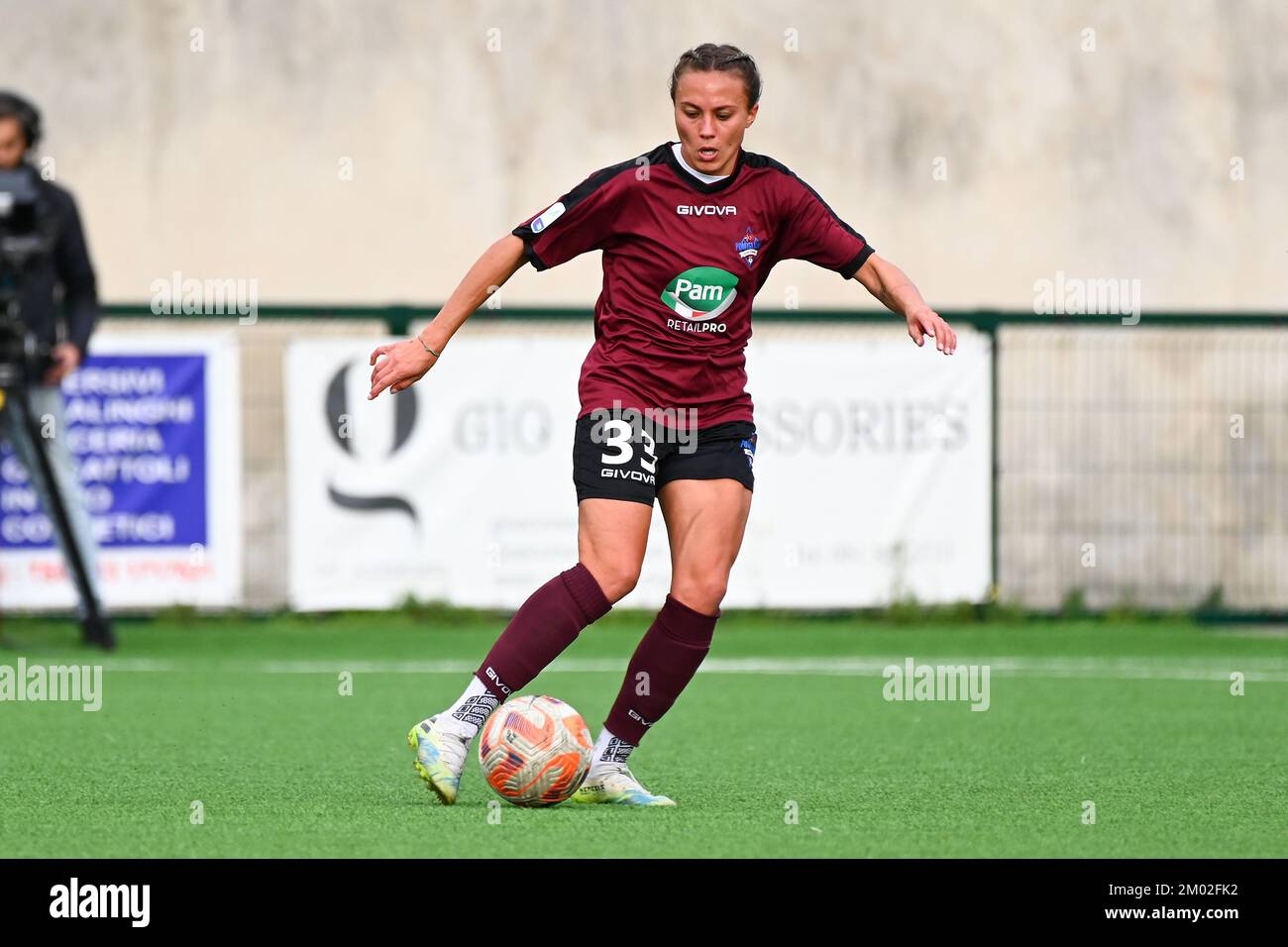 PALMA CAMPANIA, ITALIE - DÉCEMBRE 03: Debora Novellino de Pomigliano CF femmes en action pendant les femmes série Un match entre Pomigliano CF femmes et Sampdoria femmes au Stadio Comunale sur 03 décembre 2022 à Palma Campania, Italie - photo par Nicola Ianuale crédit: Nicola Ianuale/Alamy Live News Banque D'Images