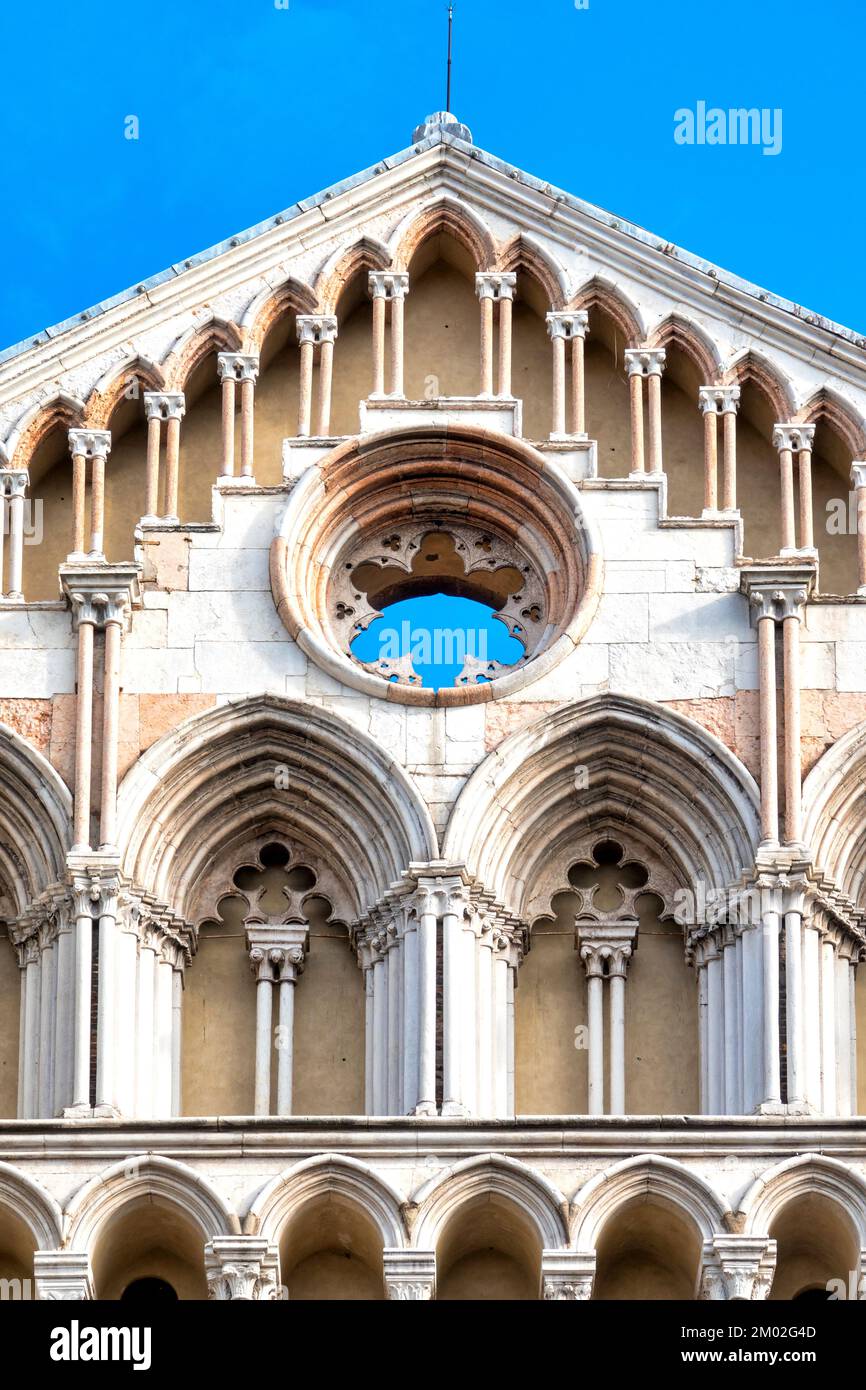 Fronton de la Cathédrale, Ferrara Italie Banque D'Images