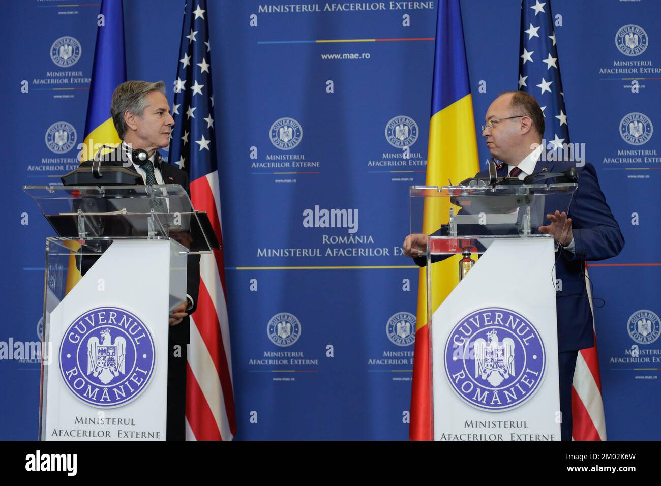 Bucarest, Roumanie - 29 novembre 2022: États-Unis Le secrétaire d'État, Antony Blinken, participe à une conférence de presse commune avec le ministre des Affaires étrangères de Roumanie, Bogdan Banque D'Images