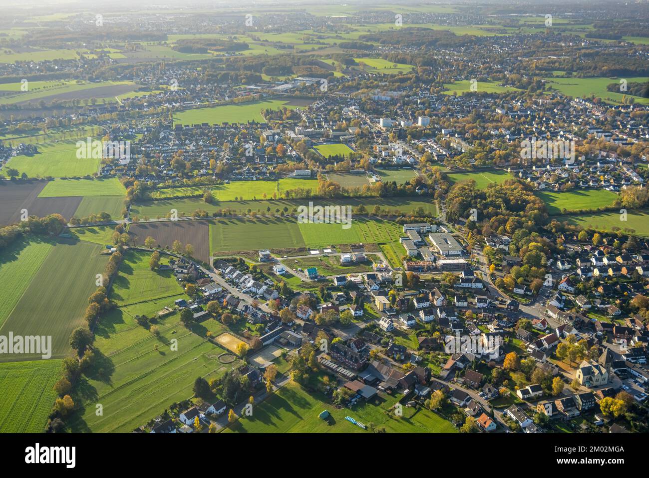 Vue aérienne, nouvelle zone de construction Pastoratsfeld, colonie de protection du climat à Kiebitzweg, centre de retraite Peter et Paul, région de Metler, Kamen, Ruhr Banque D'Images