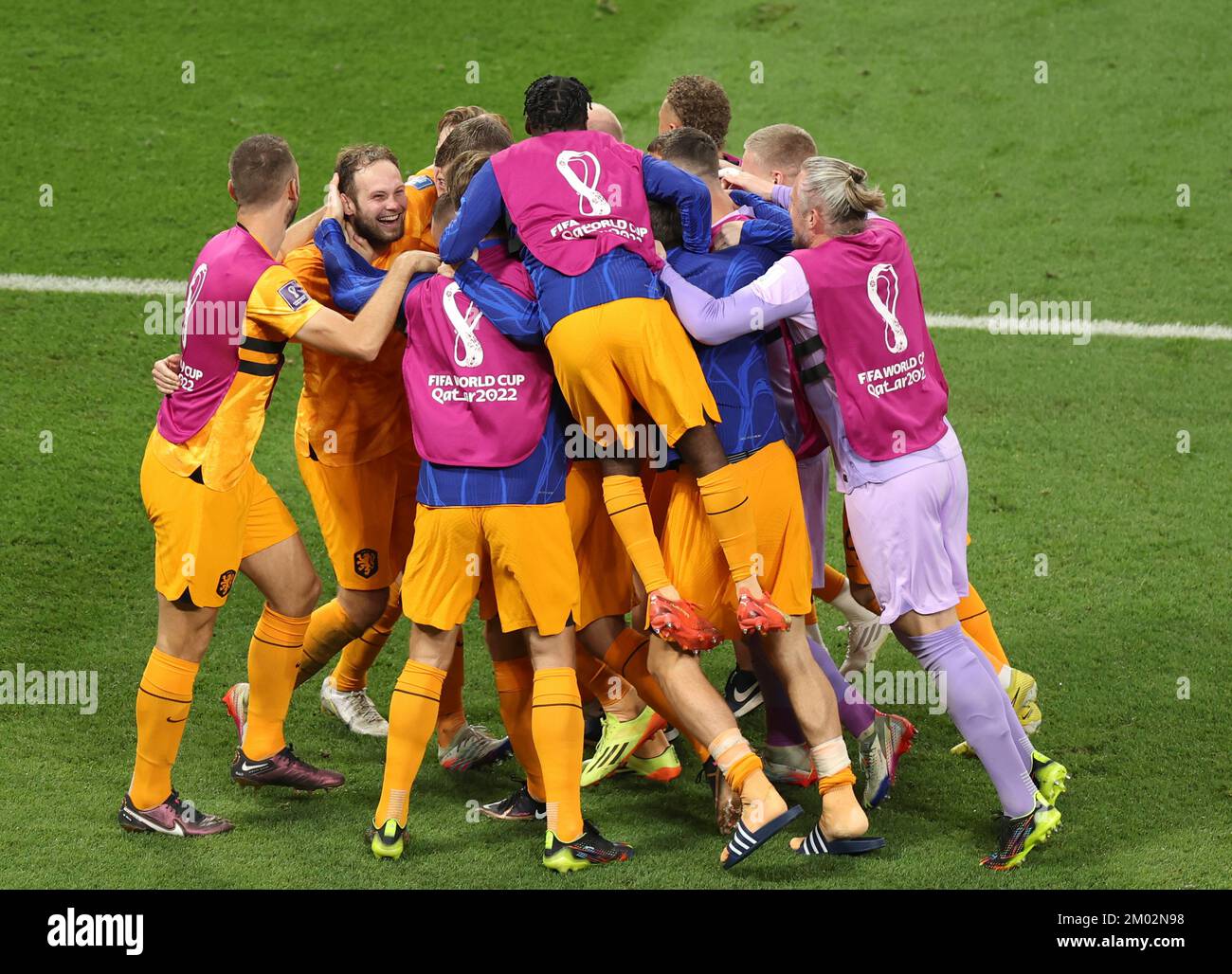 Doha, Qatar. 3rd décembre 2022. Les joueurs des pays-Bas célèbrent après le match de la série de 16 entre les pays-Bas et les États-Unis lors de la coupe du monde de la FIFA 2022 au stade international de Khalifa à Doha, Qatar, le 3 décembre 2022. Credit: Jia Haocheng/Xinhua/Alamy Live News Banque D'Images