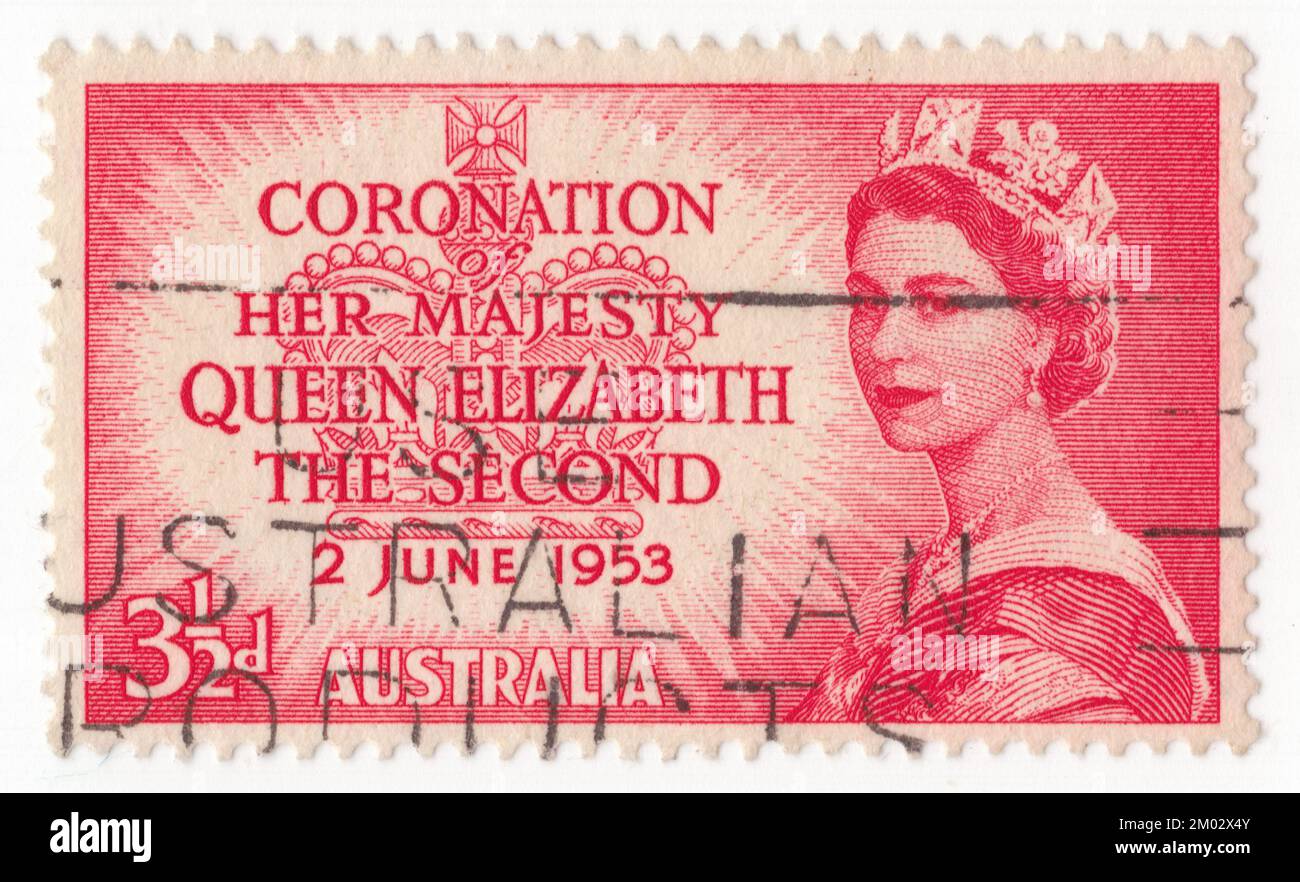 AUSTRALIE — 1953 2 juin: Timbre-poste rouge-brun de 3½ pence représentant le portrait de la reine Elizabeth II, question du couronnement. Elizabeth II (Elizabeth Alexandra Mary) fut reine du Royaume-Uni et d'autres royaumes du Commonwealth du 6 février 1952 jusqu'à sa mort en 2022. Elle était reine régnant de 32 États souverains au cours de sa vie, et était chef d'état de 15 royaumes au moment de sa mort. Son règne de 70 ans et 214 jours fut le plus long de tout monarque britannique et le plus long règne vérifié de tout monarque féminin de l'histoire Banque D'Images