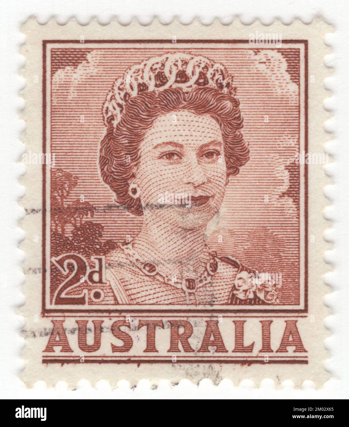 AUSTRALIE — 1962 21 mars: Timbre-poste brun rouge de 2 pence représentant des portraits de la reine Élisabeth II, monarque dominant de l'Australie. Elizabeth II (Elizabeth Alexandra Mary) fut reine du Royaume-Uni et d'autres royaumes du Commonwealth du 6 février 1952 jusqu'à sa mort en 2022. Elle était reine régnant de 32 États souverains au cours de sa vie, et était chef d'état de 15 royaumes au moment de sa mort. Son règne de 70 ans et 214 jours fut le plus long de tout monarque britannique et le plus long règne vérifié de tout monarque féminin de l'histoire Banque D'Images