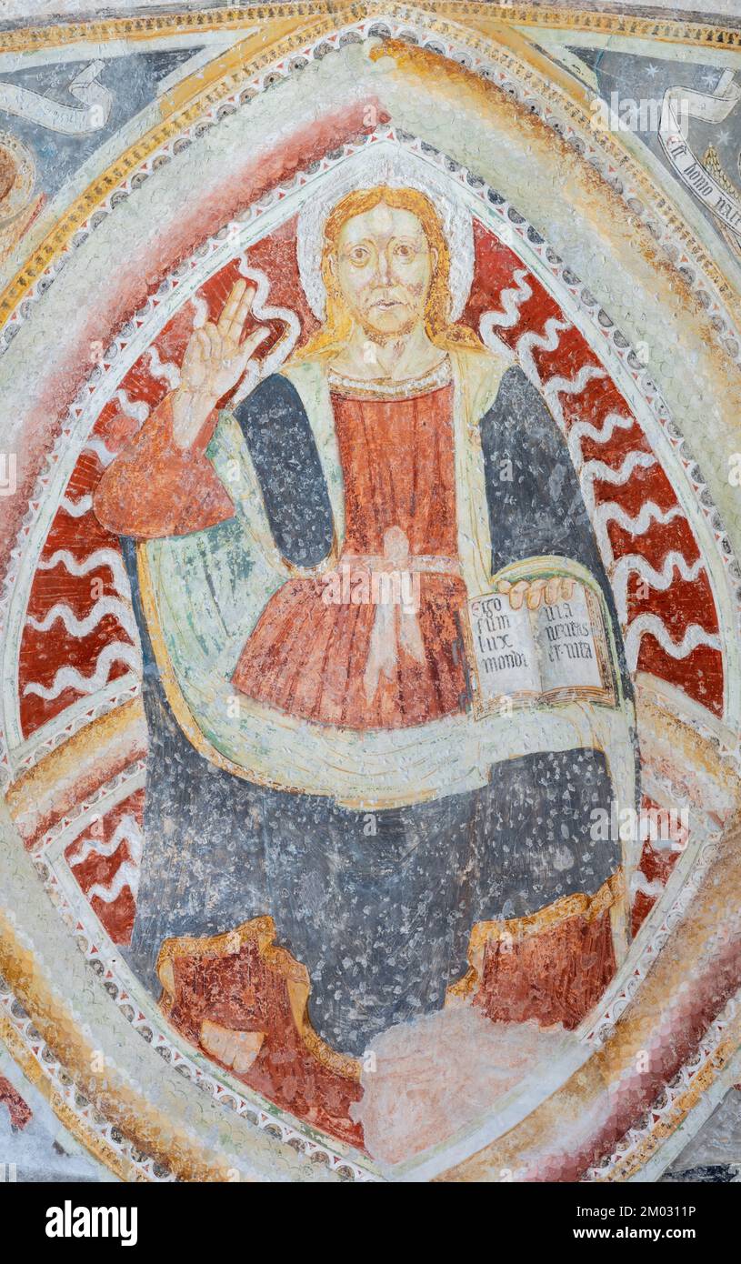 BONDO, SUISSE - 21 JUILLET 2022 : la fresque de Jésus le professeur dans l'abside principale de l'église Saint-Martins à partir de 15. Cent. Banque D'Images