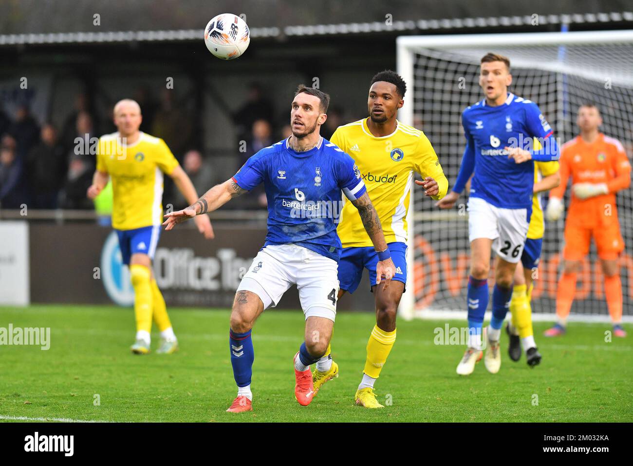 Solihull, Royaume-Uni. 02nd décembre 2022. Liam Hogan (capitaine) d'Oldham Athletic tente de trouver un moyen de s'atteindre lors du match de la Vanarama National League entre Solihull Moors et Oldham Athletic à Damson Park, Solihull, le samedi 3rd décembre 2022. (Credit: Eddie Garvey | MI News) Credit: MI News & Sport /Alay Live News Banque D'Images