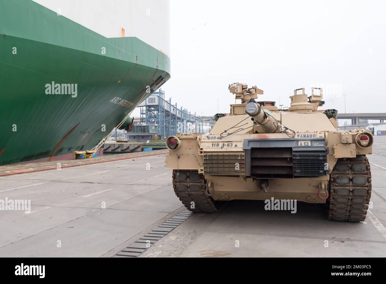 Gdynia, Pologne. 3rd décembre 2022. Arrivée de l'armée américaine 2nd Brigade blindée équipe de combat, 1st Division d'infanterie équipement militaire en théâtre comme support Atlantic Resolve © Wojciech Strozyk / Alay Live News Banque D'Images