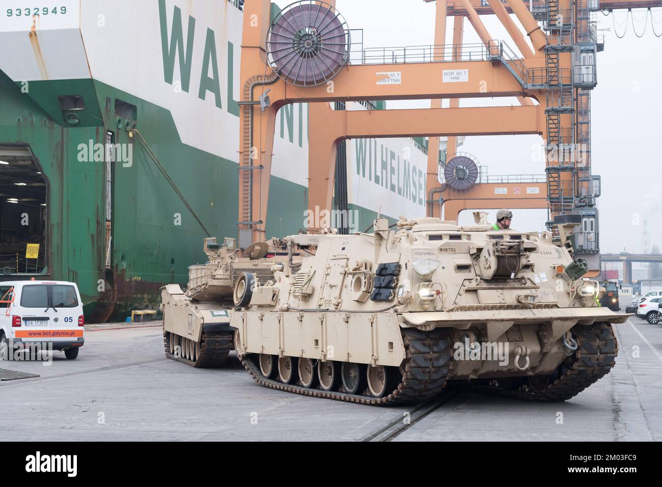 Gdynia, Pologne. 3rd décembre 2022. Arrivée de l'armée américaine 2nd Brigade blindée équipe de combat, 1st Division d'infanterie équipement militaire en théâtre comme support Atlantic Resolve © Wojciech Strozyk / Alay Live News Banque D'Images Gdynia, Pologne. 3rd décembre 2022. Arrivée de l'armée américaine 2nd Brigade blindée équipe de combat, 1st Division d'infanterie équipement militaire en théâtre comme support Atlantic Resolve © Wojciech Strozyk / Alay Live News Banque D'Images
