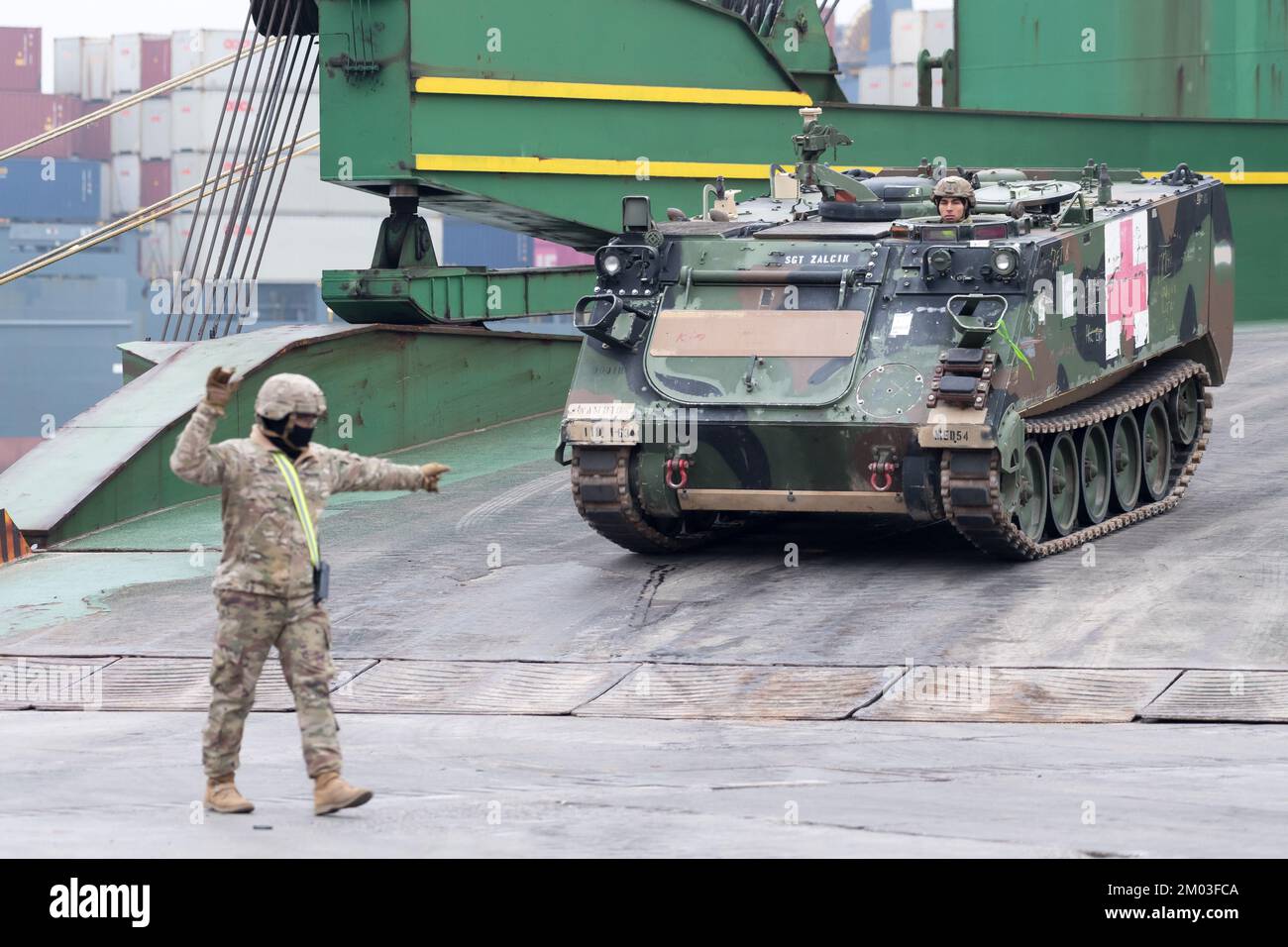 Gdynia, Pologne. 3rd décembre 2022. Arrivée de l'armée américaine 2nd Brigade blindée équipe de combat, 1st Division d'infanterie équipement militaire en théâtre comme support Atlantic Resolve © Wojciech Strozyk / Alay Live News Banque D'Images Gdynia, Pologne. 3rd décembre 2022. Arrivée de l'armée américaine 2nd Brigade blindée équipe de combat, 1st Division d'infanterie équipement militaire en théâtre comme support Atlantic Resolve © Wojciech Strozyk / Alay Live News Banque D'Images