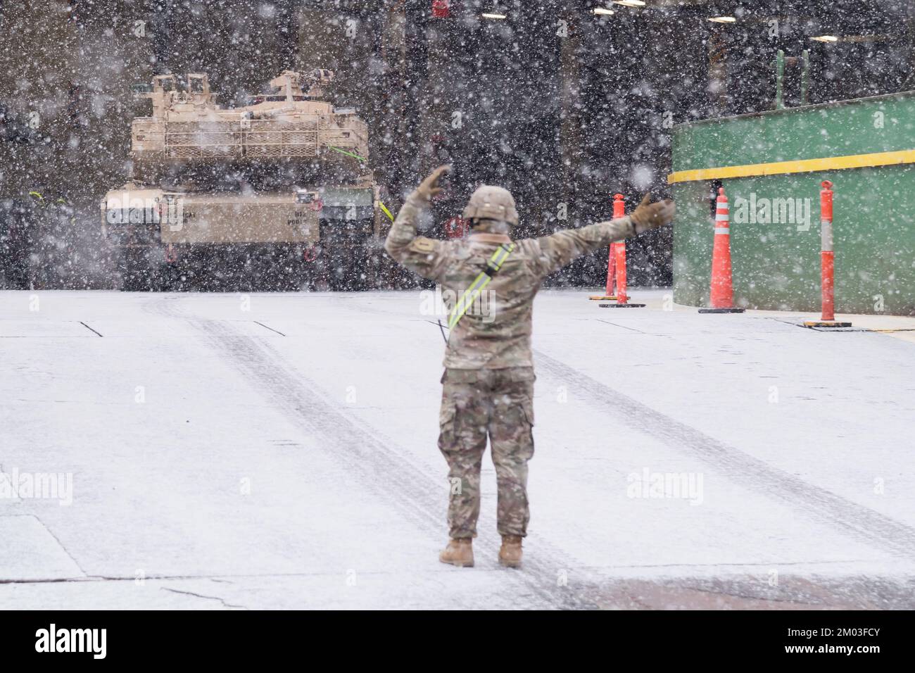 Gdynia, Pologne. 3rd décembre 2022. Arrivée de l'armée américaine 2nd Brigade blindée équipe de combat, 1st Division d'infanterie équipement militaire en théâtre comme support Atlantic Resolve © Wojciech Strozyk / Alay Live News Banque D'Images