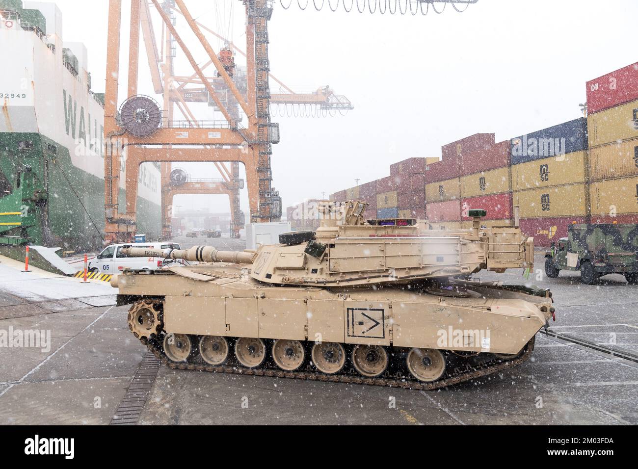 Gdynia, Pologne. 3rd décembre 2022. Arrivée de l'armée américaine 2nd Brigade blindée équipe de combat, 1st Division d'infanterie équipement militaire en théâtre comme support Atlantic Resolve © Wojciech Strozyk / Alay Live News Banque D'Images
