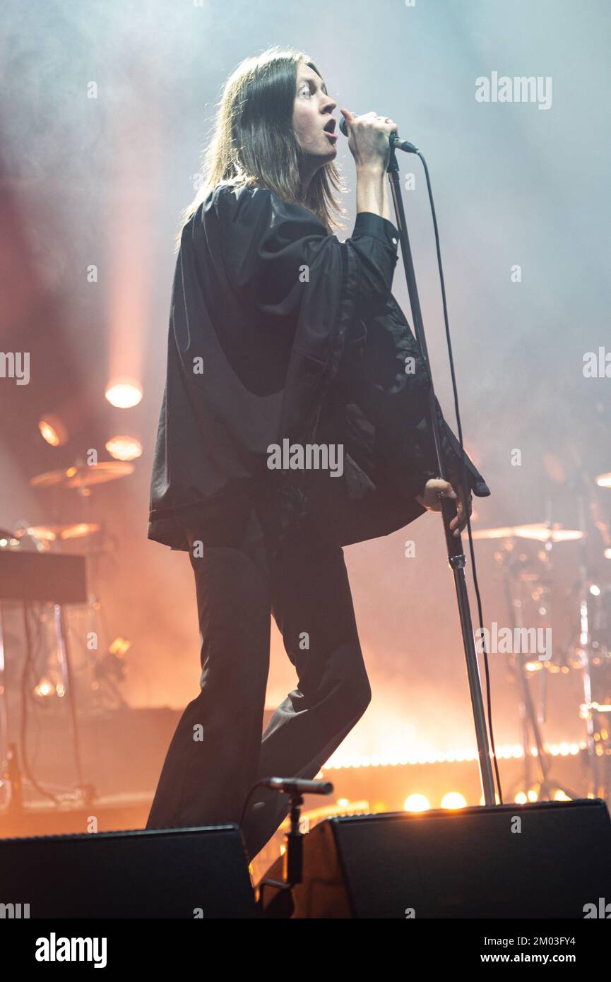 Brixton, Londres, Royaume-Uni. 03rd décembre 2022. Tom Ogden, du groupe de rock Blossoms, se produit en concert au O2 Academy Brixton, Londres. Crédit : John Barry/Alay Live News Banque D'Images Brixton, Londres, Royaume-Uni. 03rd décembre 2022. Tom Ogden, du groupe de rock Blossoms, se produit en concert au O2 Academy Brixton, Londres. Crédit : John Barry/Alay Live News Banque D'Images