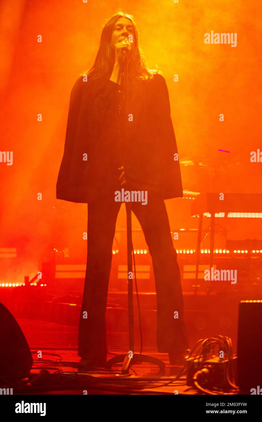 Brixton, Londres, Royaume-Uni. 03rd décembre 2022. Tom Ogden, du groupe de rock Blossoms, se produit en concert au O2 Academy Brixton, Londres. Crédit : John Barry/Alay Live News Banque D'Images Brixton, Londres, Royaume-Uni. 03rd décembre 2022. Tom Ogden, du groupe de rock Blossoms, se produit en concert au O2 Academy Brixton, Londres. Crédit : John Barry/Alay Live News Banque D'Images