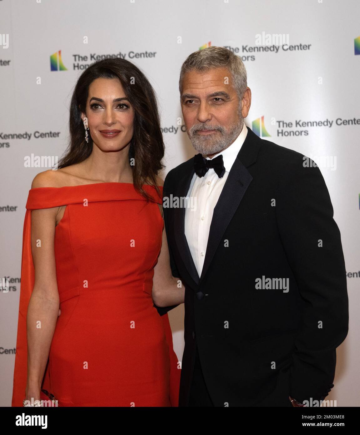 Washington DC, États-Unis. 03rd décembre 2022. George Clooney et son épouse, Amal, arrivent pour le dîner de l'artiste officiel en l'honneur des récipiendaires des prix annuels 45th du Kennedy Center au département d'État à Washington, DC, samedi, 3 décembre 2022. Crédit : MediaPunch Inc/Alamy Live News Banque D'Images