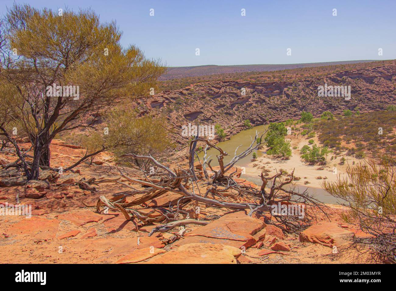 La vue sur les gorges de la rivière Murchison le long de la piste jusqu'à la fenêtre de la nature au parc national de Kalbarri, en Australie. Banque D'Images