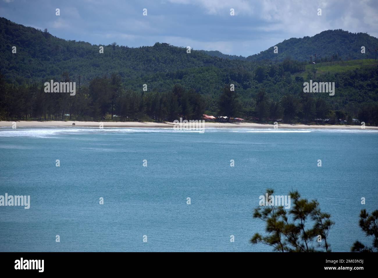 La plage intacte et immaculée de la pointe de Bornéo, Sabah, Malaisie. Banque D'Images