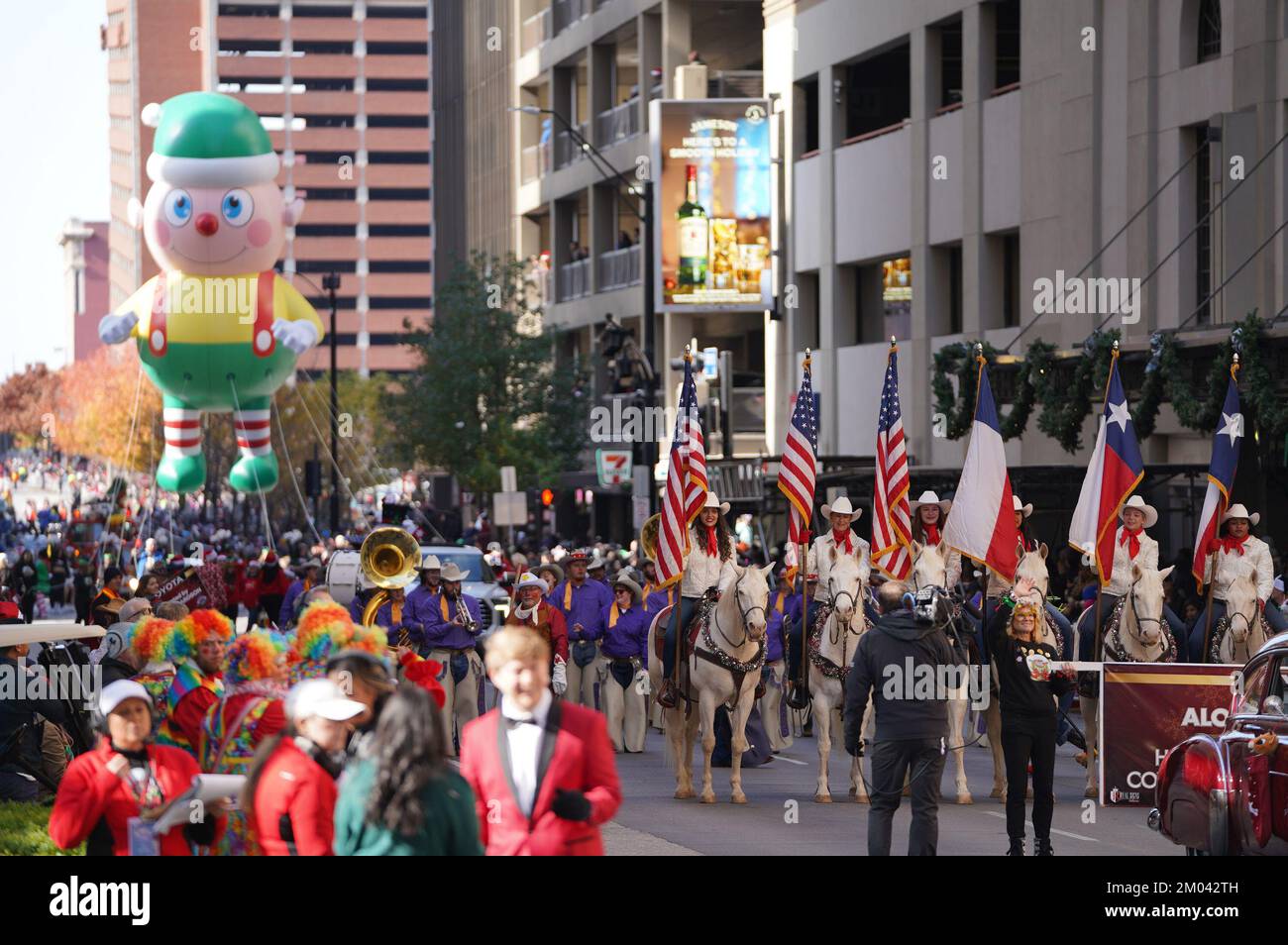 Dallas, Texas, États-Unis. 3rd décembre 2022. Image de la parade des fêtes de Dallas 2022 dans le quartier DE découverte AT&T du centre-ville de Dallas, Texas, samedi 3 décembre 2022. (Credit image: © Javier Vicencio/ZUMA Press Wire) Banque D'Images
