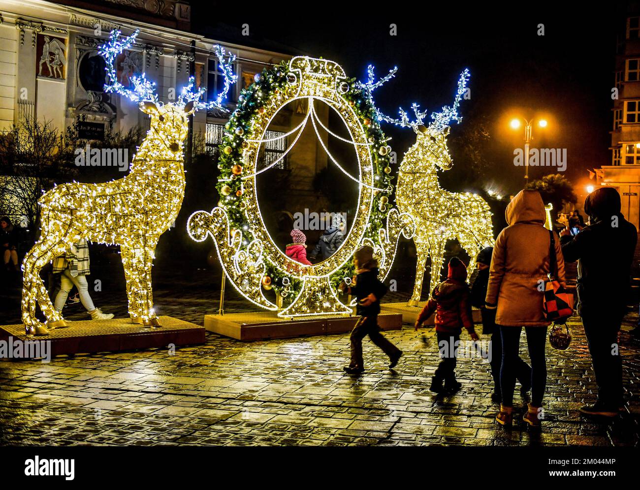 Cracovie, Pologne. 03rd décembre 2022. Arbres de Noël, décorations de rue et éclairage sur la place Szczepanski. Les préparatifs de Noël sont en cours à Cracovie. (Photo par Alex Bona/SOPA Images/Sipa USA) crédit: SIPA USA/Alay Live News Banque D'Images