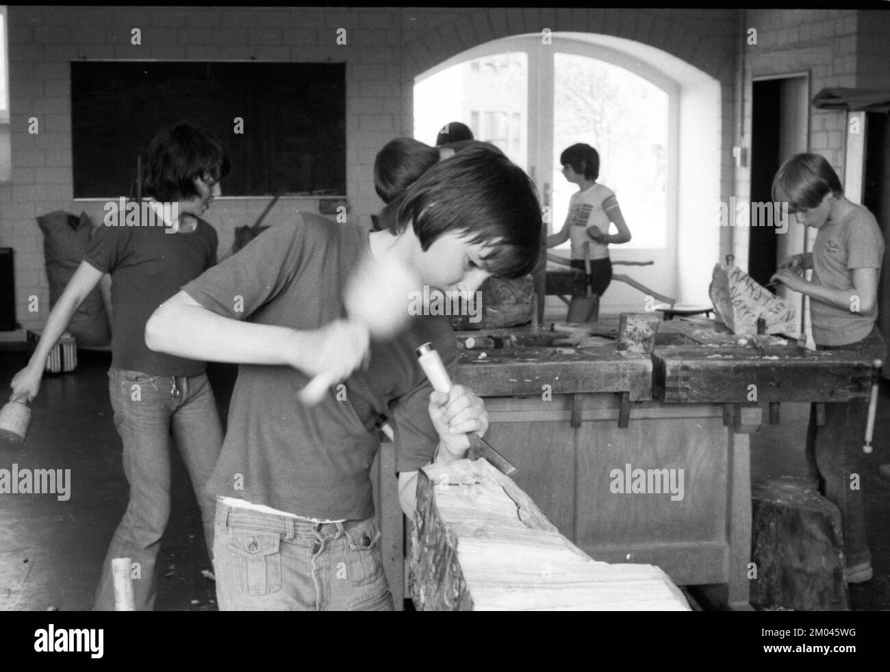 Cours d'artisanat à l'école libre Walldorf à Hamborn Castle, le 16.05.1979 à Paderborn, Allemagne, Europe Banque D'Images