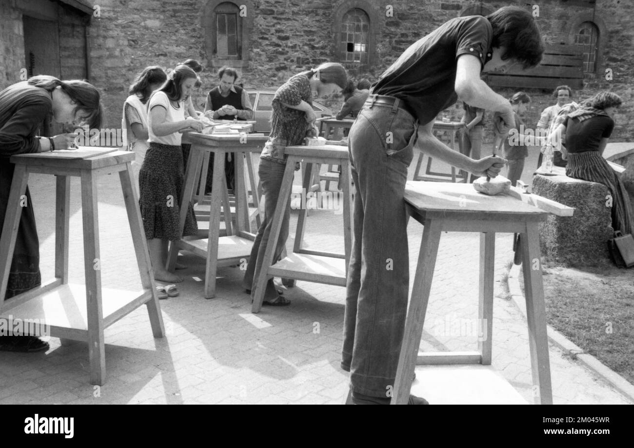 Cours d'artisanat à l'école libre Walldorf à Hamborn Castle, le 16.05.1979 à Paderborn, Allemagne, Europe Banque D'Images
