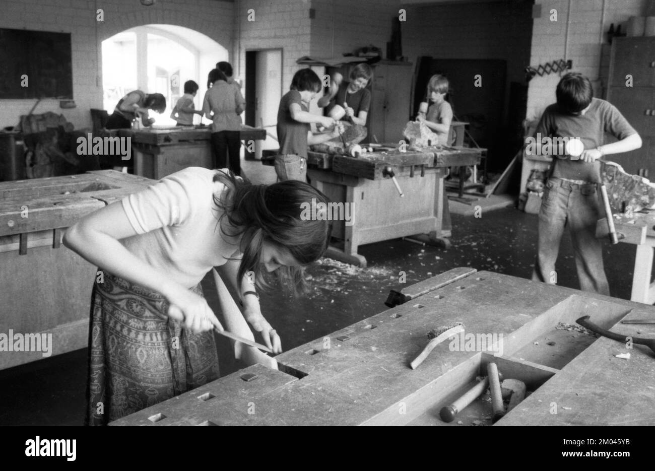 Cours d'artisanat à l'école libre Walldorf à Hamborn Castle, le 16.05.1979 à Paderborn, Allemagne, Europe Banque D'Images
