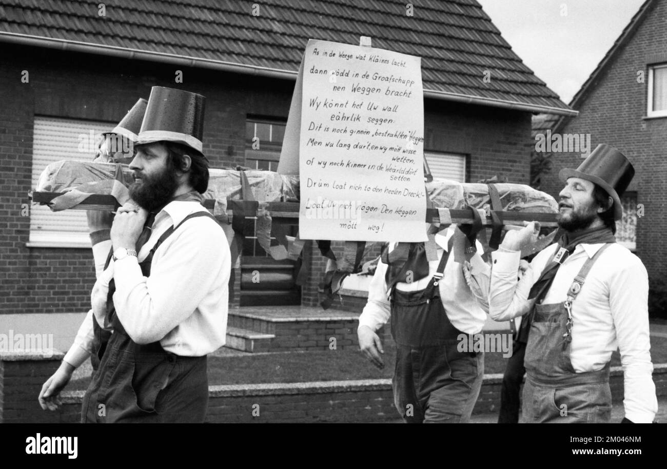Plus de 10 000 adversaires de l'énergie nucléaire et des armes nucléaires ont manifesté pour leurs objectifs sur 25.10.1980 à Lingen, Allemagne, Europe Banque D'Images