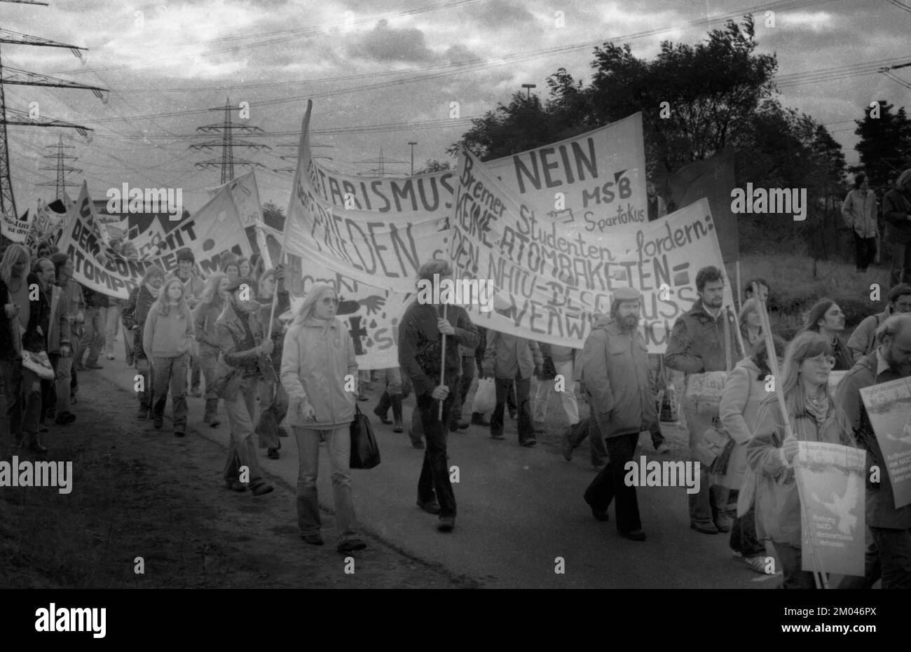 Plus de 10 000 adversaires de l'énergie nucléaire et des armes nucléaires ont manifesté pour leurs objectifs sur 25.10.1980 à Lingen, Allemagne, Europe Banque D'Images
