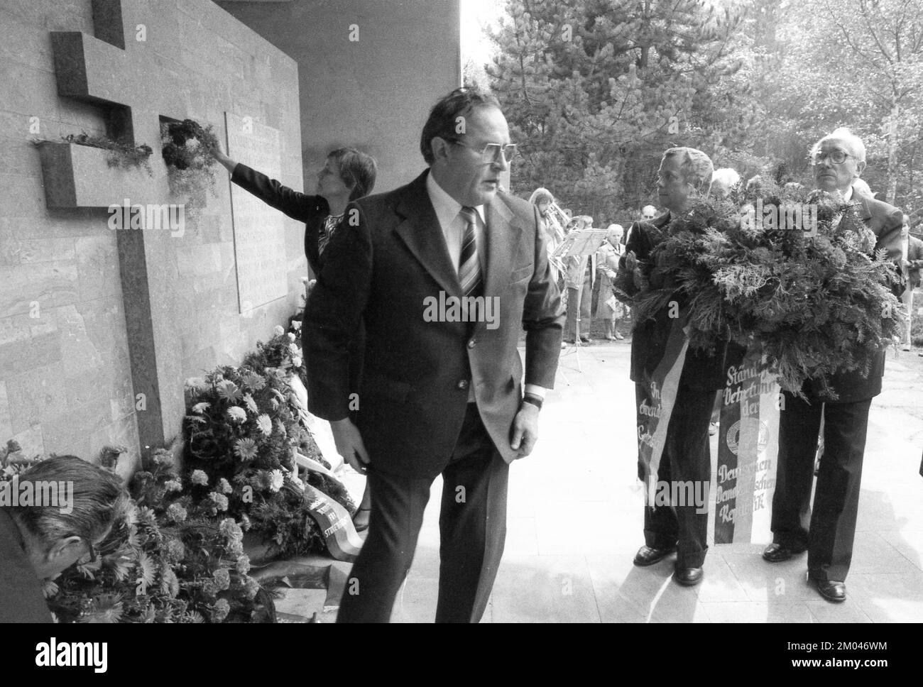 L'hommage rendu aux victimes de la guerre nazie à Graeberfeld, parmi lesquels de nombreux soldats de l'Armée rouge de l'URSS, à l'occasion de la Journée anti-guerre Banque D'Images