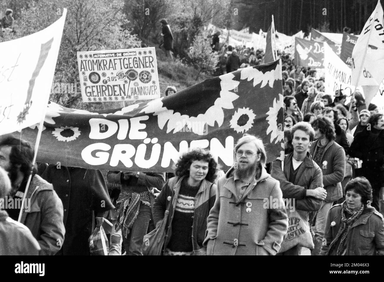 Plus de 10 000 adversaires de l'énergie nucléaire et des armes nucléaires ont manifesté pour leurs objectifs sur 25.10.1980 à Lingen, Allemagne, Europe Banque D'Images