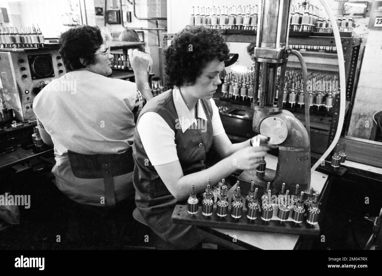 Emplois de femmes au fabricant d'appareils Krups sur 24.06.1975 à Bottrop, Allemagne, Europe Banque D'Images