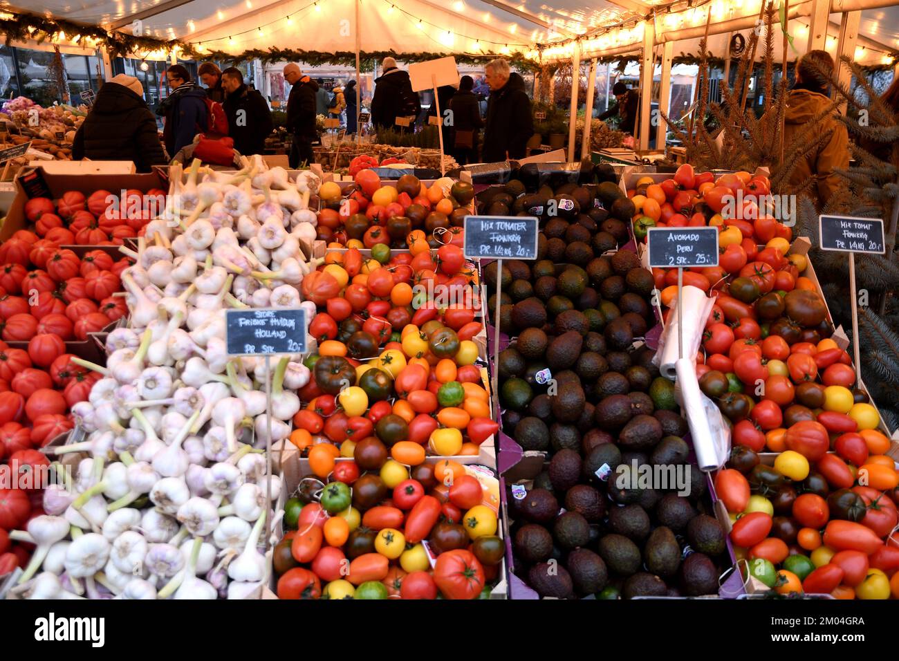 Copenhague/Danemark/04 décembre 2022/ vendior de fruits et légumes dans la capitale danoise Copenhague. (Photo. Francis Dean/Dean Pictures) Banque D'Images