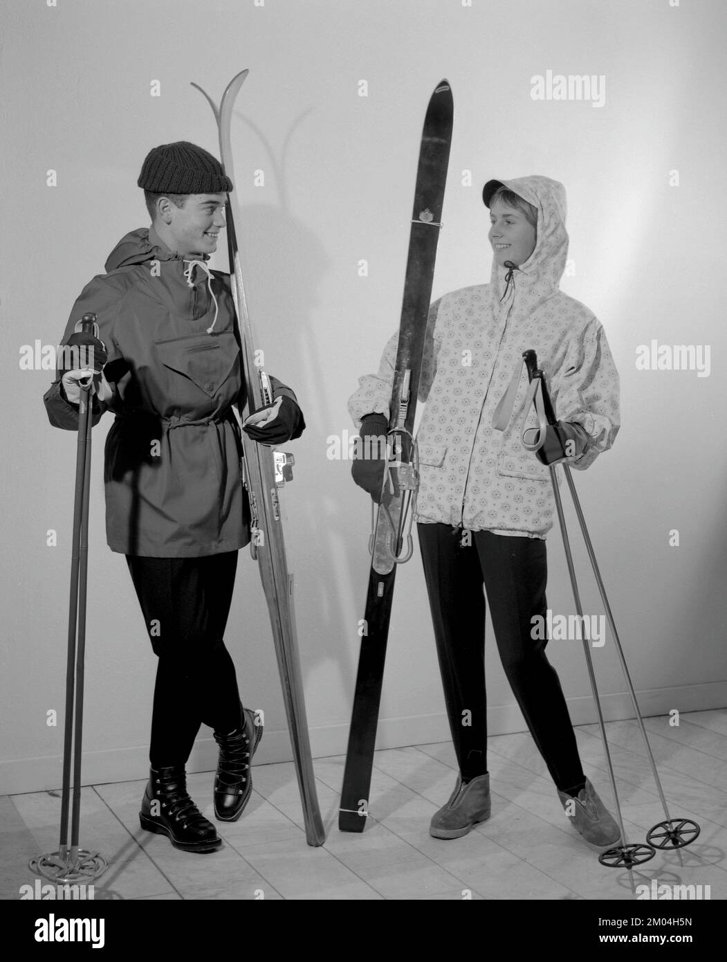 Ski fashion vintage Banque de photographies et d'images à haute résolution  - Alamy