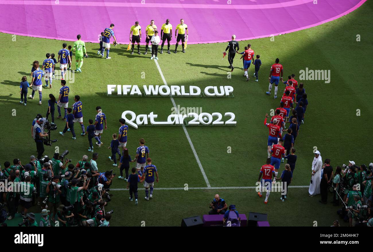 DOHA, QATAR - NOVEMBRE 27 : coupe du monde de la FIFA, Qatar 2022, match du Groupe E entre le Japon et le Costa Rica au stade Ahmad Bin Ali sur 27 novembre 2022 à Doha, Qatar. beide Team kommen auf den Platz © diebilderwelt / Alay stock Banque D'Images