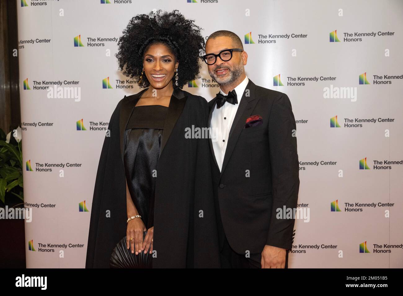 Le musicien de jazz Jason Moran et son épouse Alicia Hall Moran arrivent pour le dîner de l'artiste officiel en l'honneur des récipiendaires des prix du Kennedy Centre 45th annuel au Département d'État à Washington, DC, samedi, 3 décembre 2022. Les 2022 lauréats sont : l'acteur et réalisateur George Clooney ; l'auteur-compositeur-compositeur-interprète contemporain chrétien et pop Amy Grant ; le chanteur légendaire de Soul, Gospel, R&B et pop Gladys Knight ; le compositeur, chef d'orchestre et éducateur américain d'origine cubaine Tania León ; Et le légendaire groupe de rock irlandais U2, composé de membres du groupe Bono, The Edge, Adam Clayton et Larry Mullen Jr Crédit Banque D'Images