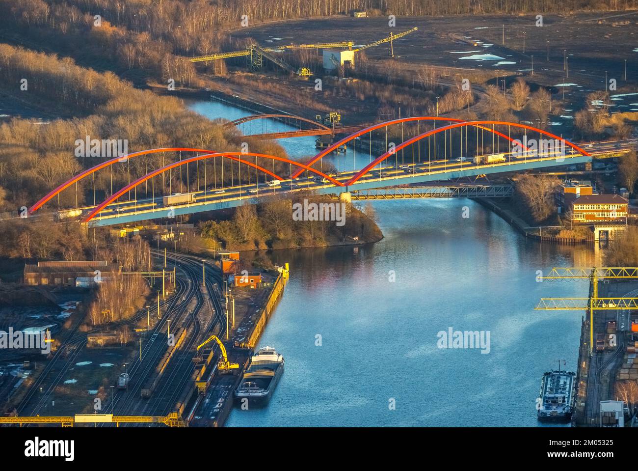 Vue aérienne, pont Rhin-Herne canal A42 dans le district d'Ebel à Bottrop, région de la Ruhr, Rhénanie-du-Nord-Westphalie, Allemagne, Bottrop, Pont, DE, Emscher expres Banque D'Images