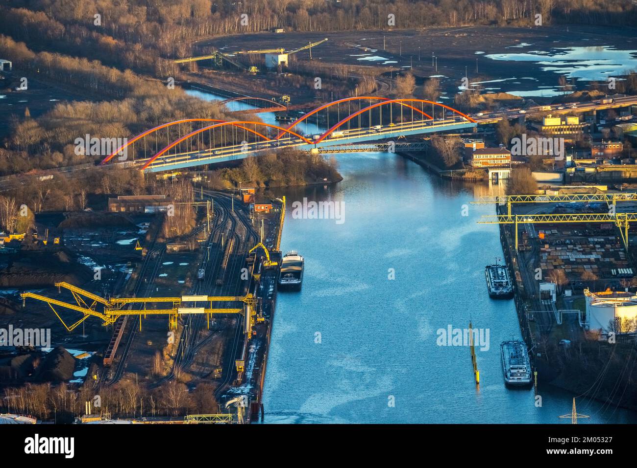 Vue aérienne, pont Rhin-Herne canal A42 dans le district d'Ebel à Bottrop, région de la Ruhr, Rhénanie-du-Nord-Westphalie, Allemagne, Bottrop, Pont, DE, Emscher expres Banque D'Images