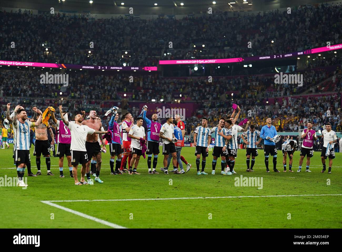 DOHA, QATAR - DÉCEMBRE 3 : les joueurs de l'Argentine célèbrent la victoire lors de la coupe du monde de la FIFA, Qatar 2022 Round of 16 match entre l'Argentine et l'Australie au stade Ahmad bin Ali sur 3 décembre 2022 à Al Rayyan, Qatar. (Photo de Florencia Tan Jun/PxImages) Banque D'Images