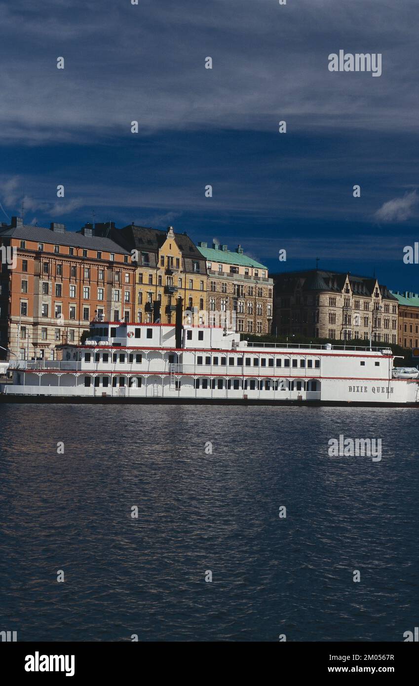 Suède. Front de mer de Stockholm. Le Dixie Queen Paddle Seamer avant son déménagement à la Tamise à Londres. Banque D'Images