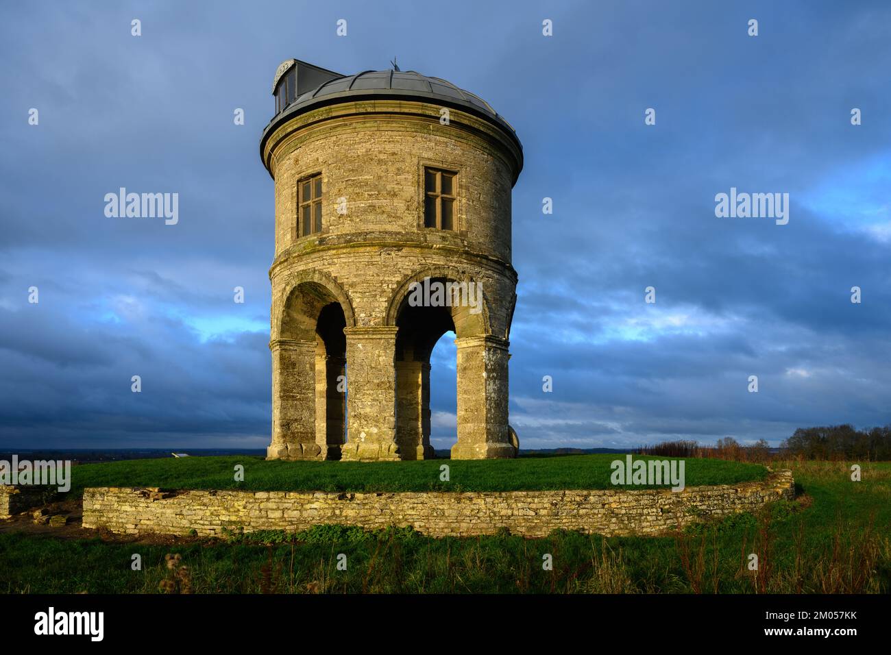 Lumière chaude du soleil en soirée dans le moulin historique de Chesterton, dans la campagne de l'Angleterre Banque D'Images