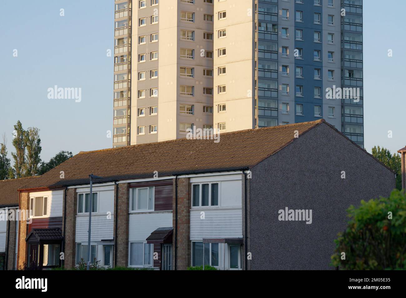 Les appartements du conseil dans les logements pauvres avec de nombreuses questions de protection sociale à Linwood Banque D'Images