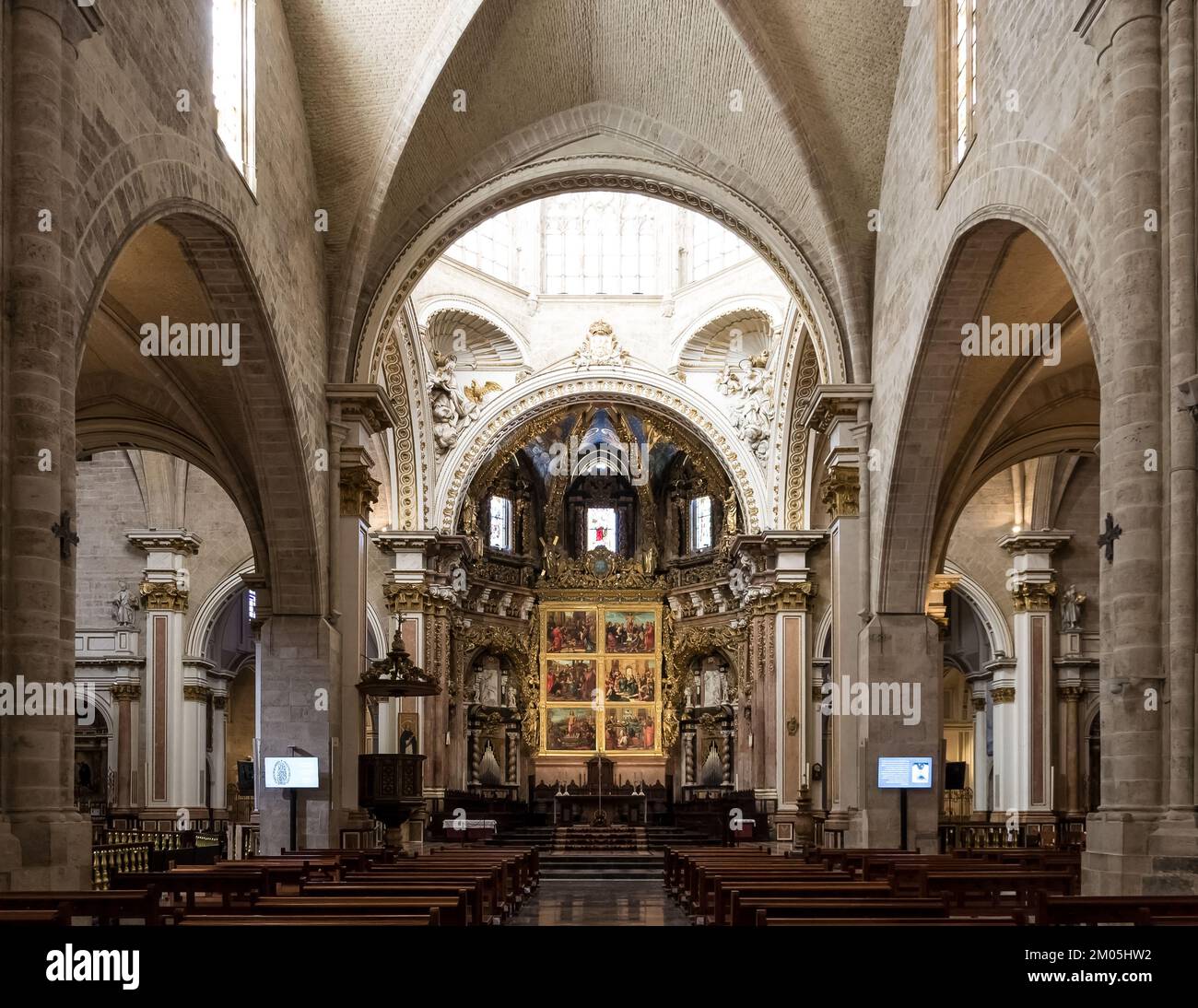 Détail architectural de la cathédrale de Valence, également connue sous le nom de cathédrale Sainte-Marie, une église catholique romaine dans le centre-ville historique de la ville Banque D'Images