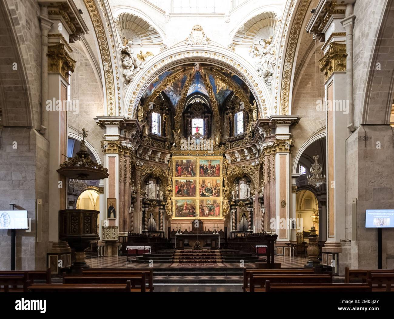 Détail architectural de la cathédrale de Valence, également connue sous le nom de cathédrale Sainte-Marie, une église catholique romaine dans le centre-ville historique de la ville Banque D'Images