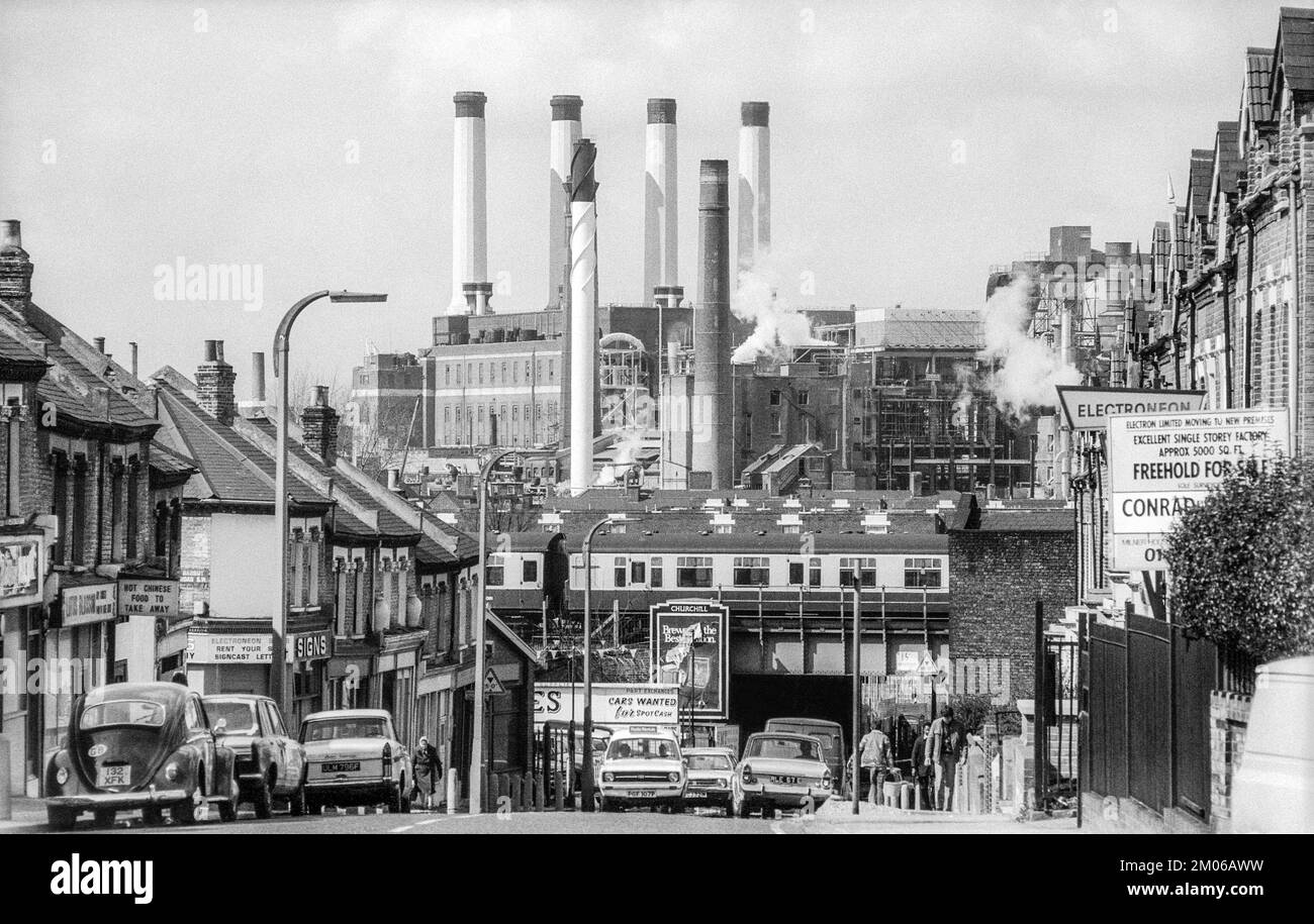 1978 photo d'archive en noir et blanc de la station électrique de Battersea en bas de Plough Road, Wandsworth. Banque D'Images